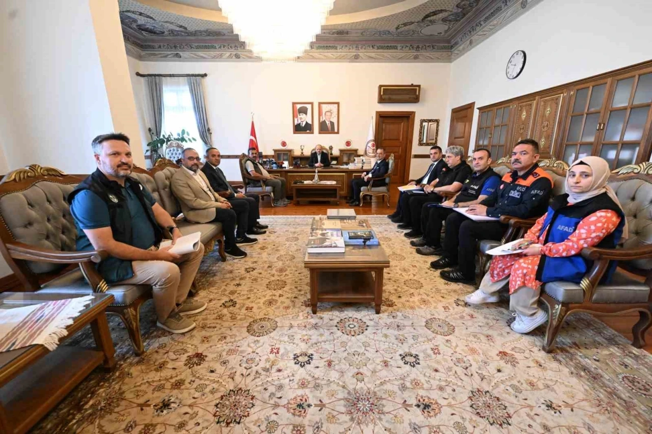 Kastamonu i&ccedil;in kuvvetli sağanak uyarısı: Alınan tedbirler i&ccedil;in toplantı yapıldı
