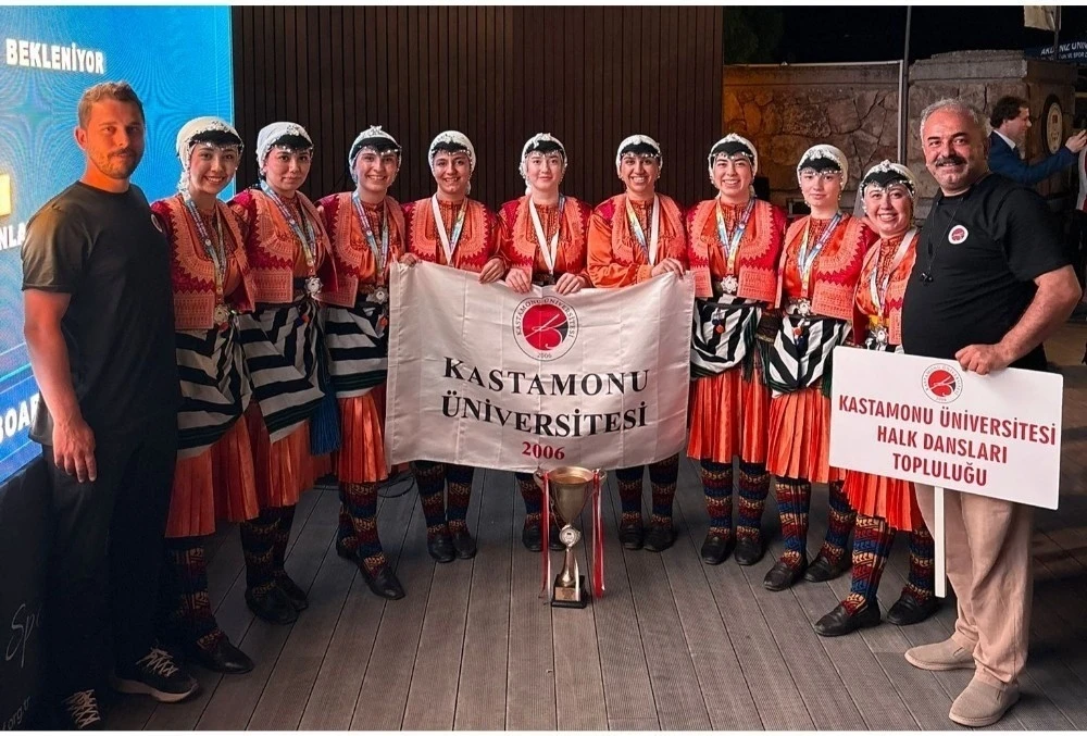 Kastamonu &Uuml;niversitesi Halk Dansları Topluluğu T&uuml;rkiye ikincisi oldu
