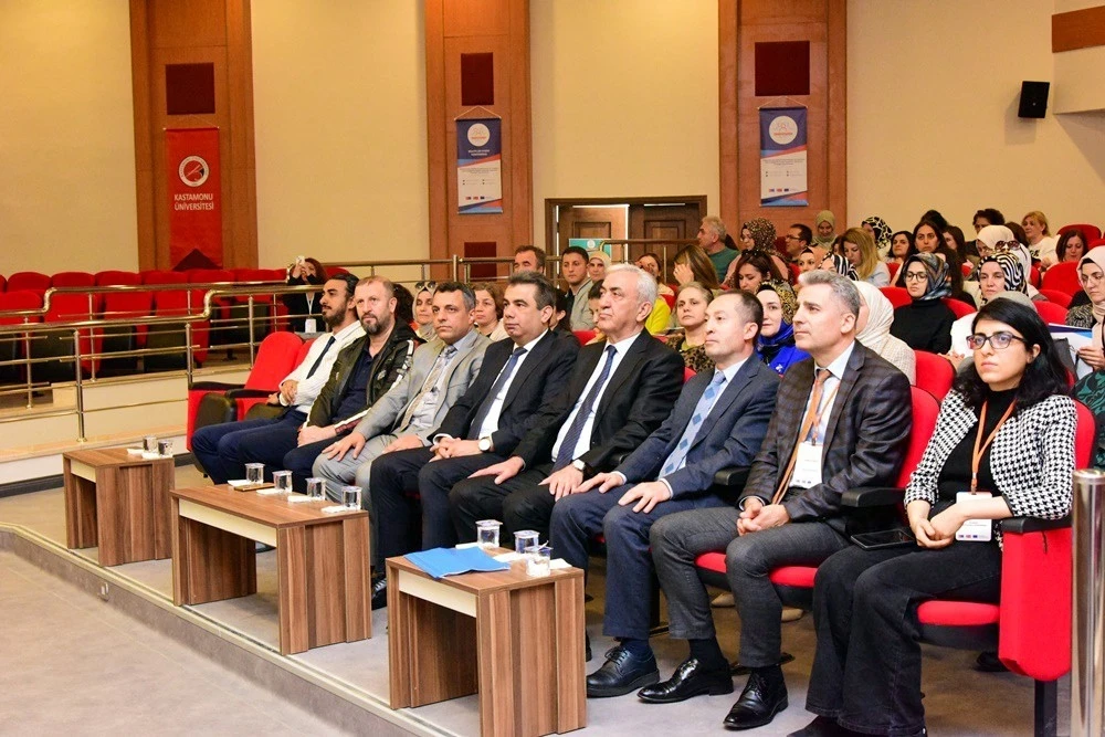 Kastamonu Üniversitesi’nde Dijital Yeterlilik Konferansı ve Çalıştayı yapıldı
