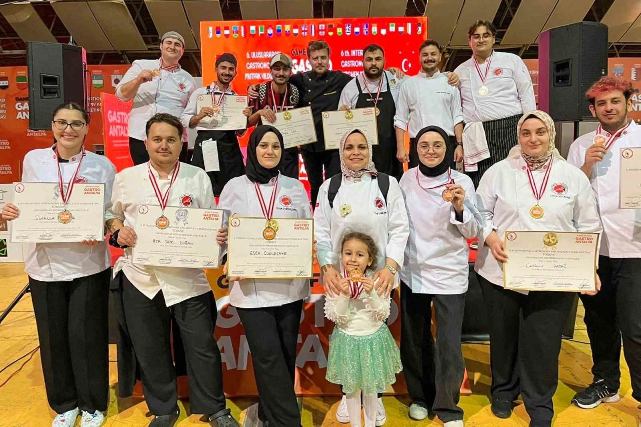 Kastamonu Üniversitesi öğrencileri, GastroAntalya’dan madalyalarla döndü
