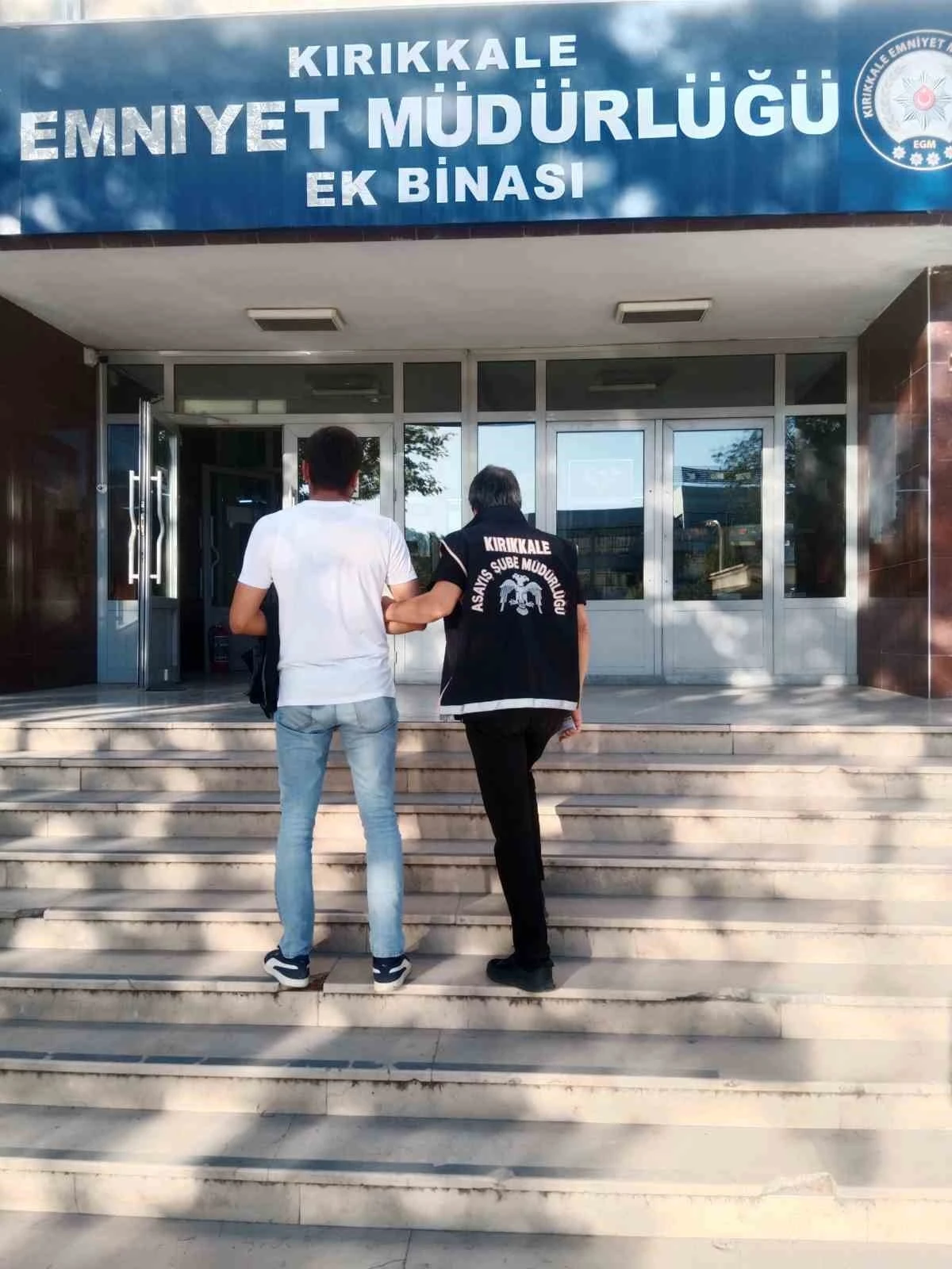 Kasten yaralama suçundan aranan firari hükümlü operasyonla yakalandı
