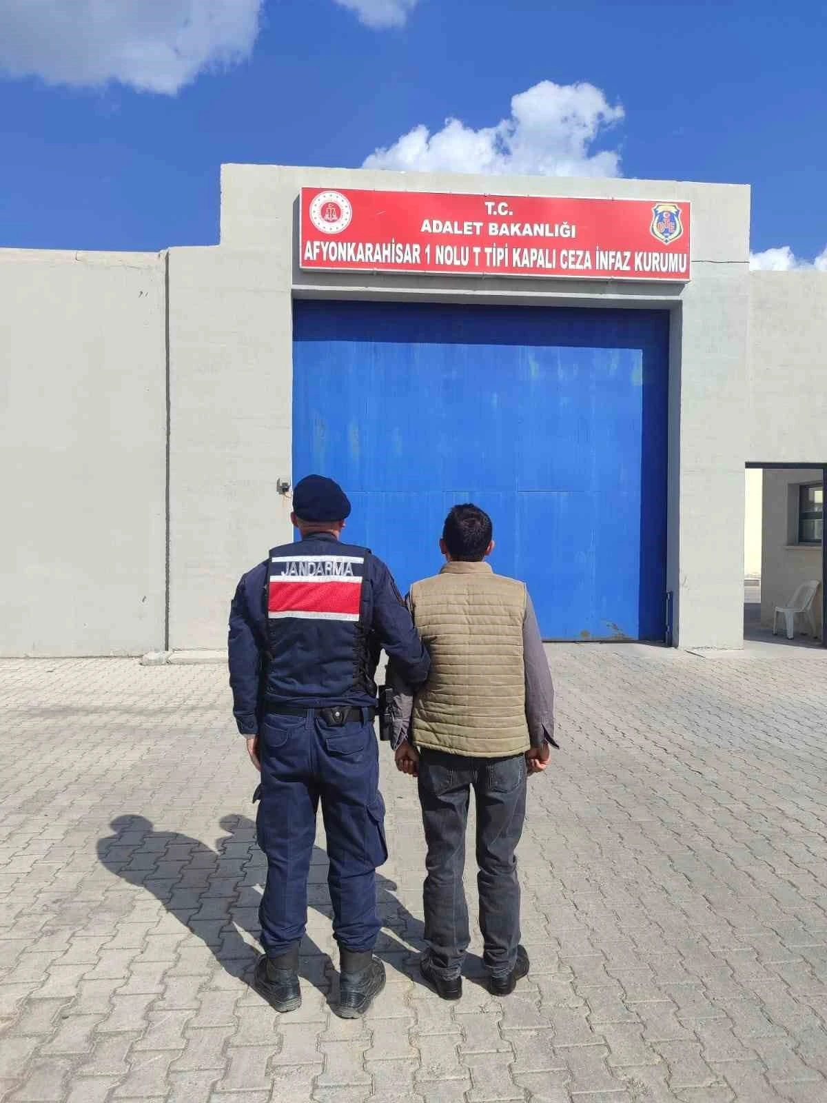 Kasten yaralama suçundan aranan şahsı jandarma yakaladı
