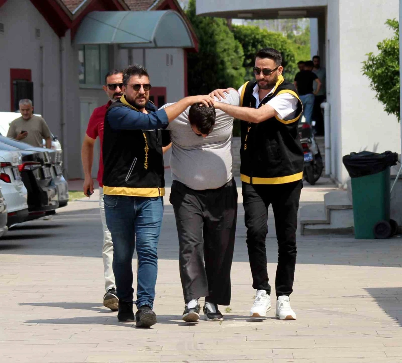 Katil evlat, annesini ’Al karını evimden git’ sözü üzerine öldürmüş

