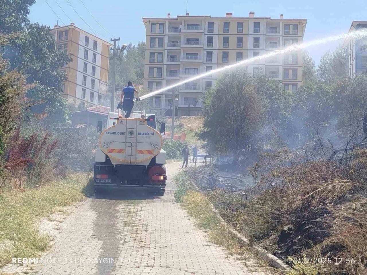 Kavaklıdere ilçe merkezindeki yangın büyümeden kontrol altına alındı
