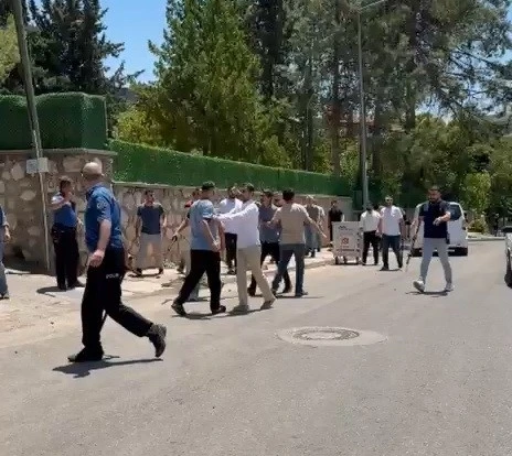 Kavga eden şahıslara biber gazıyla m&uuml;dahale edildi
