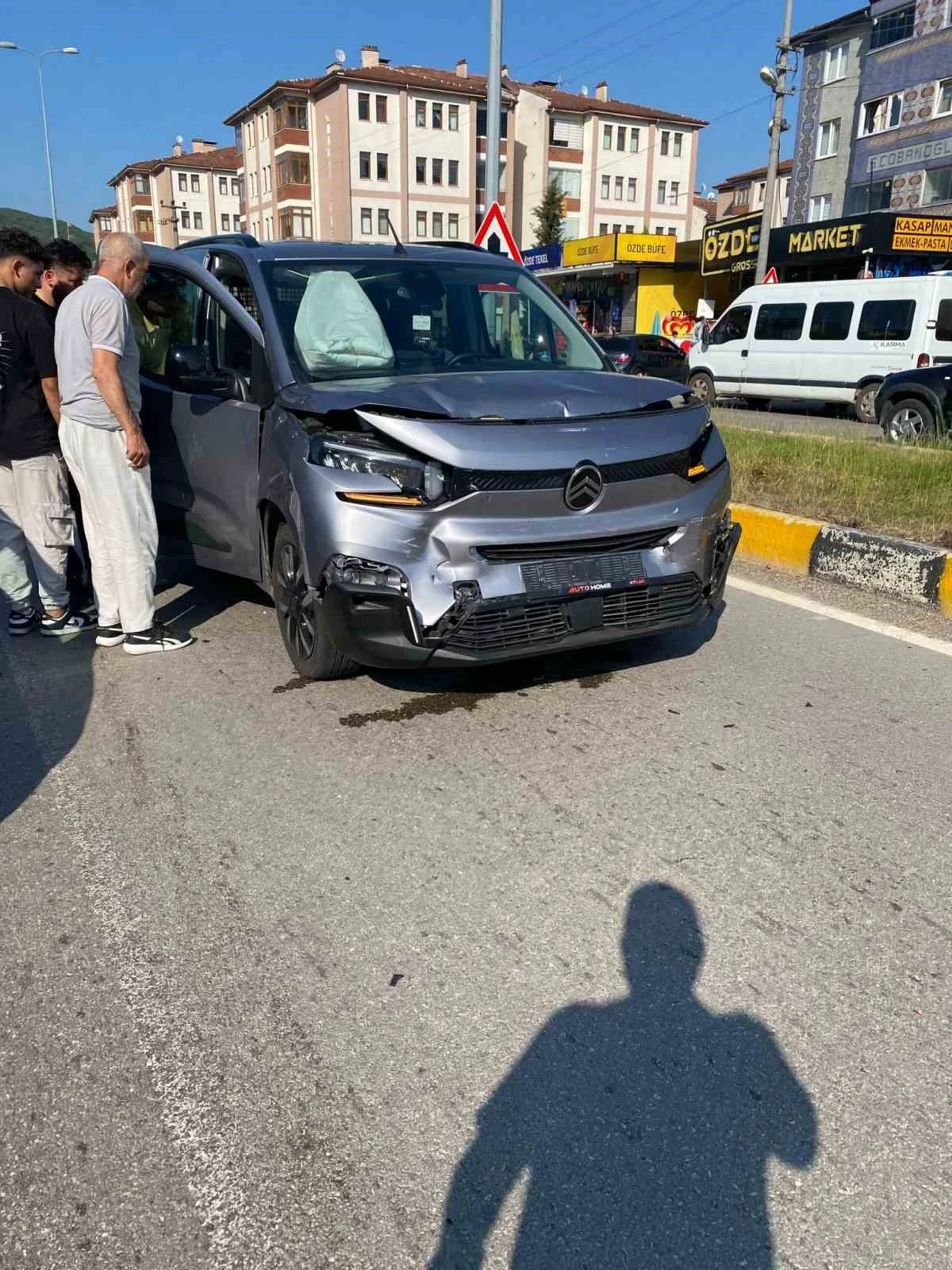 Kavşakta zincirleme kaza : 1 yaralı

