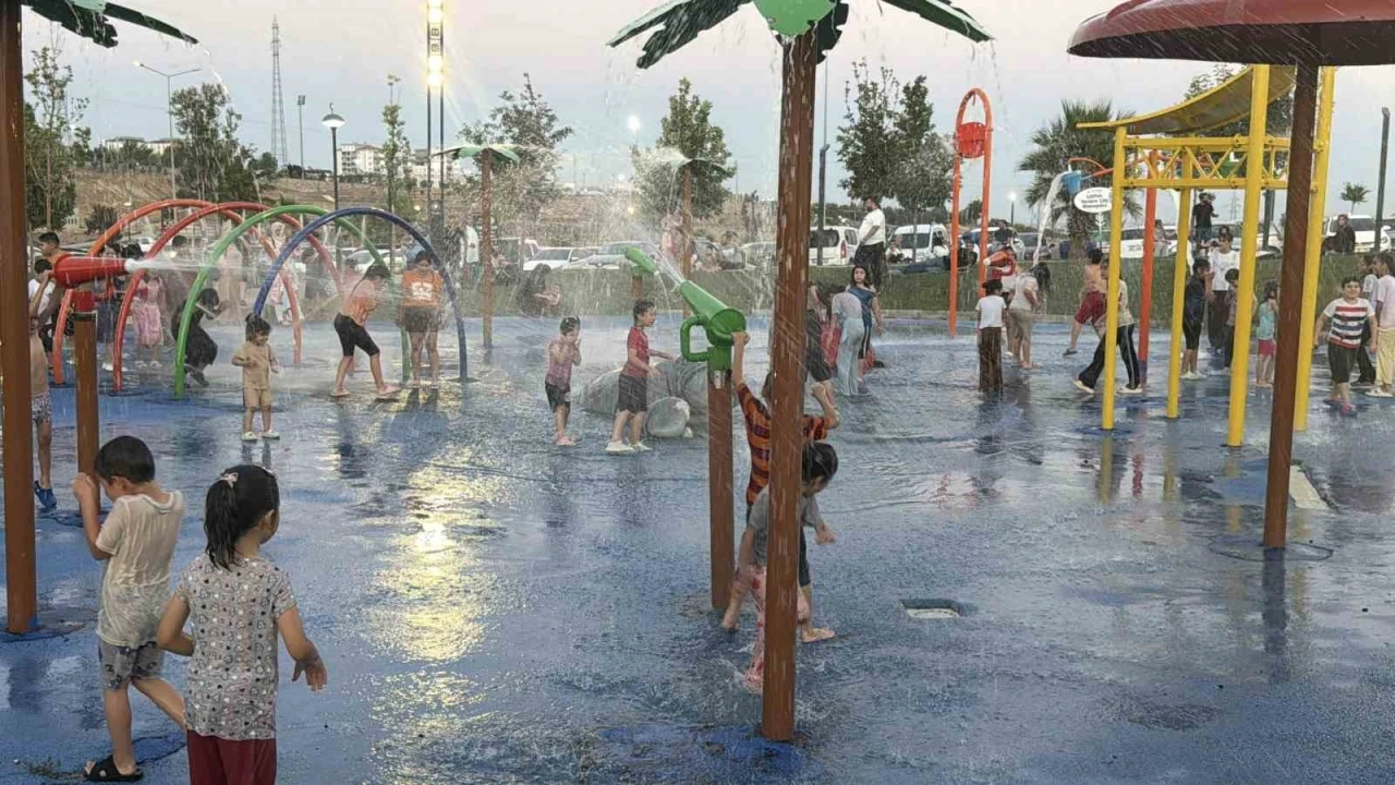 Kavurucu sıcakta &ccedil;ocukların serinlik adresi su oyun parkları
