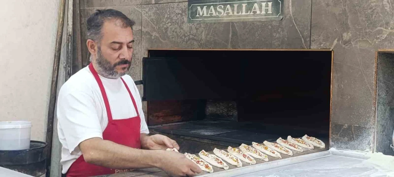 Kavurucu sıcakta ekmek mesaisi
