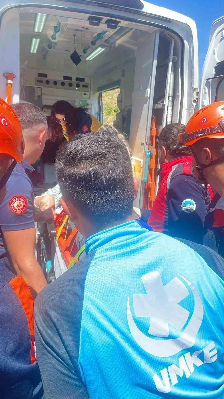 Kayalıklardan d&uuml;şen şahıs yaralandı
