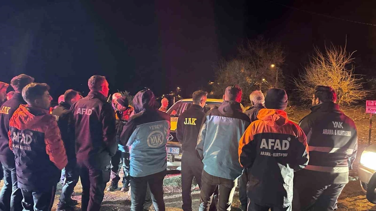 Kaybolan 16 yaşındaki Hatice i&ccedil;in arama &ccedil;alışması başlatıldı
