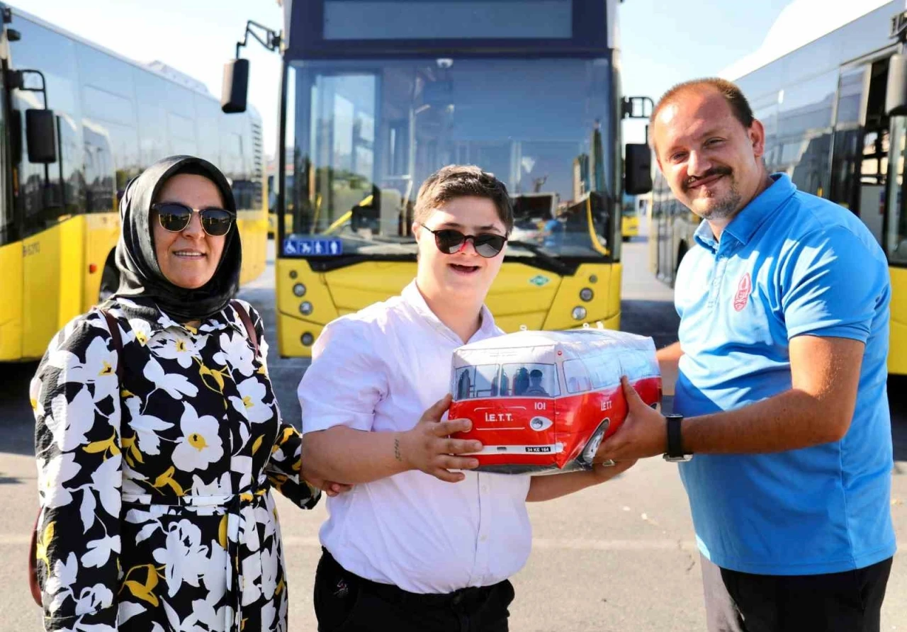 Kaybolan down sendromlu genç, İETT şoförünün dikkati sayesinde ailesine kavuştu
