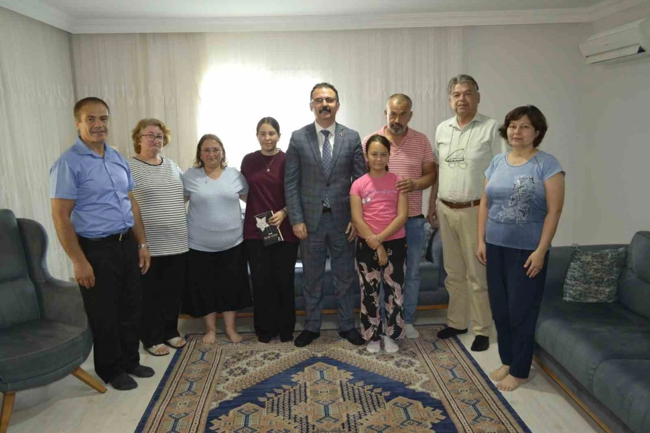 Kaymakam Ateş öğrencilerin evlerine misafir oldu

