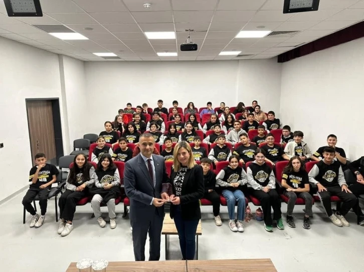 Kaymakam Bilici, &ouml;ğrencilere mesleğini anlattı
