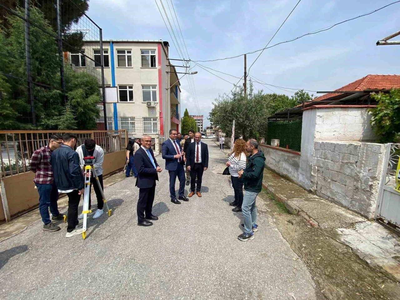 Kaymakam Dalak öğrencilerle arazi ölçümü yaptı
