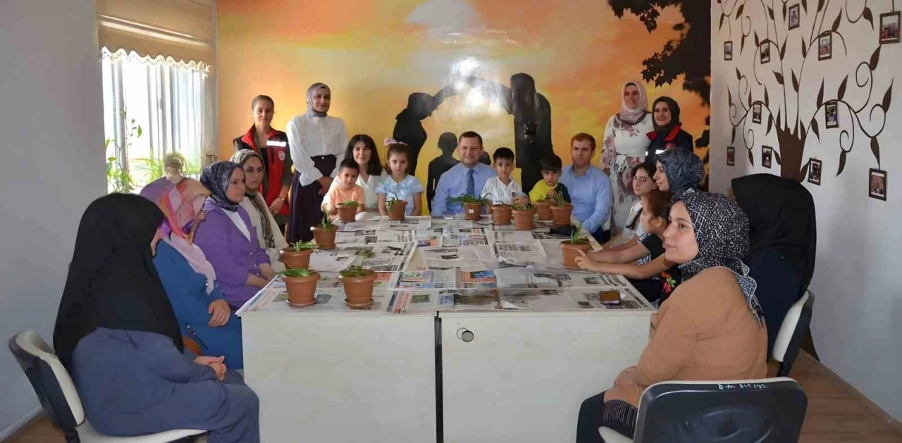 Kaymakam Demirer, Tatvan Sosyal Hizmet Merkezi&rsquo;nin faaliyetlerini değerlendirdi
