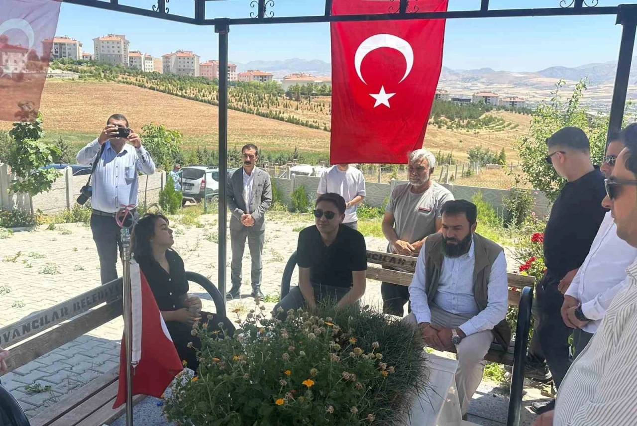 Mustafa Dilekli'den Şehit Ailesine Veda Ziyareti