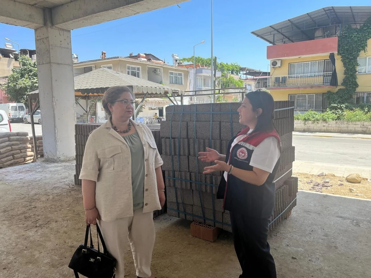 Kaymakam Doğru, kurum binası inşaatında incelemelerde bulundu
