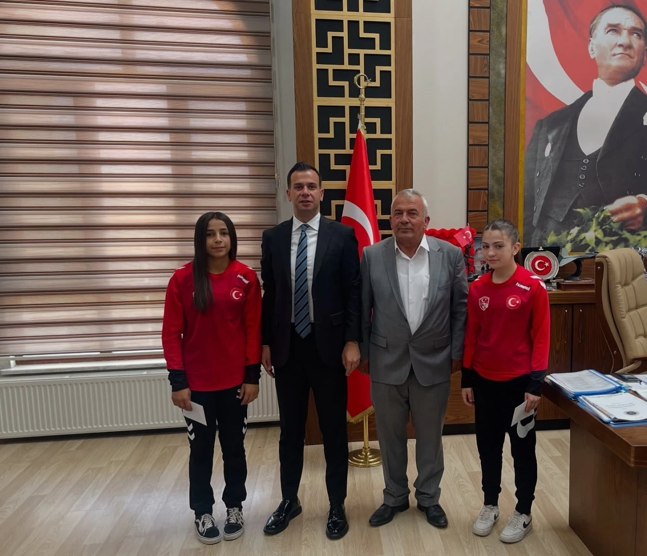 Kaymakam Emrah Aslan’dan Avrupa ikincisi güreşçiye tebrik
