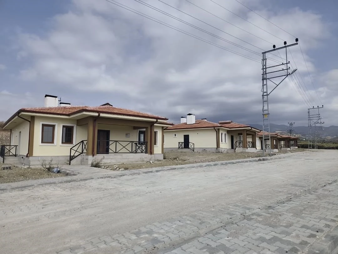 Kaymakam Eroğlu, Aşağı Kepirce köy evlerindeki çalışmaları inceledi