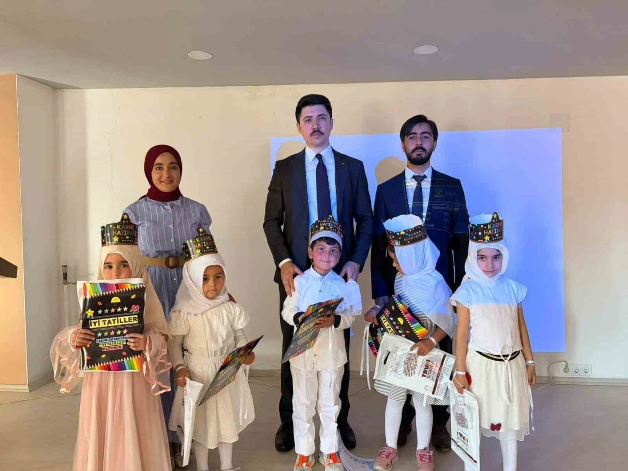 Kaymakam Kahraman, minik &ouml;ğrencilerin heyecanına ortak oldu
