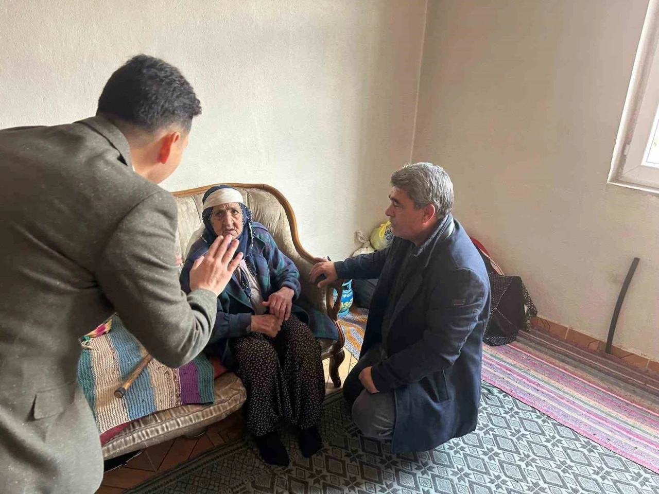 Kaymakam Karataş, k&ouml;ylerde vatandaşların sorunlarını dinledi
