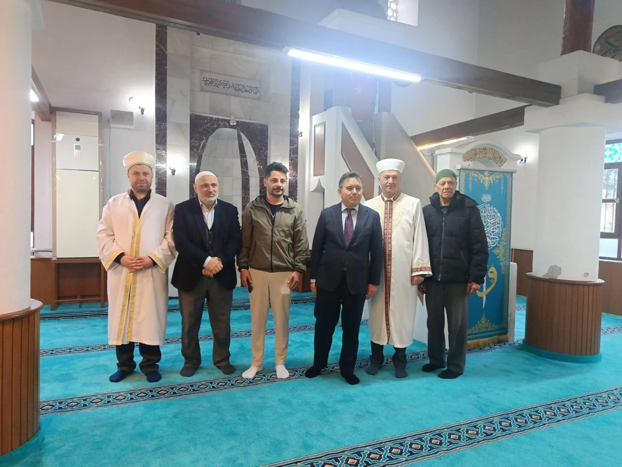 Kaymakam Kaya bayram namazını Marmaris Eski camii&rsquo;de kıldı
