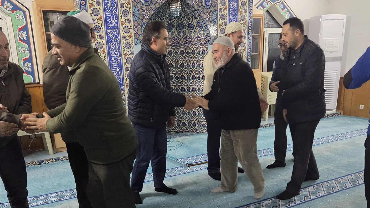Kaymakam Kaya, &uuml;&ccedil; aylar m&uuml;nasebetiyle vatandaşlarla camilerde buluşuyor