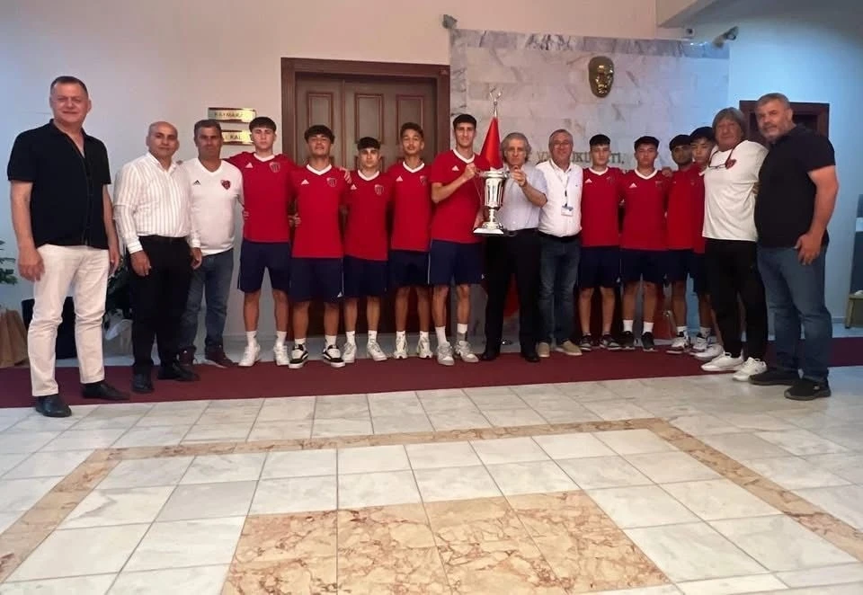 Kaymakam Keklik, şampiyonlarla bir aray geldi
