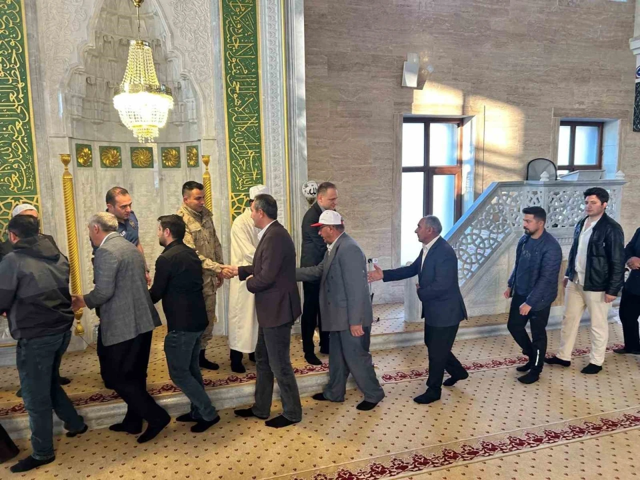 Kaymakam Koşansu’dan polis, asker ve hastalara bayram ziyareti

