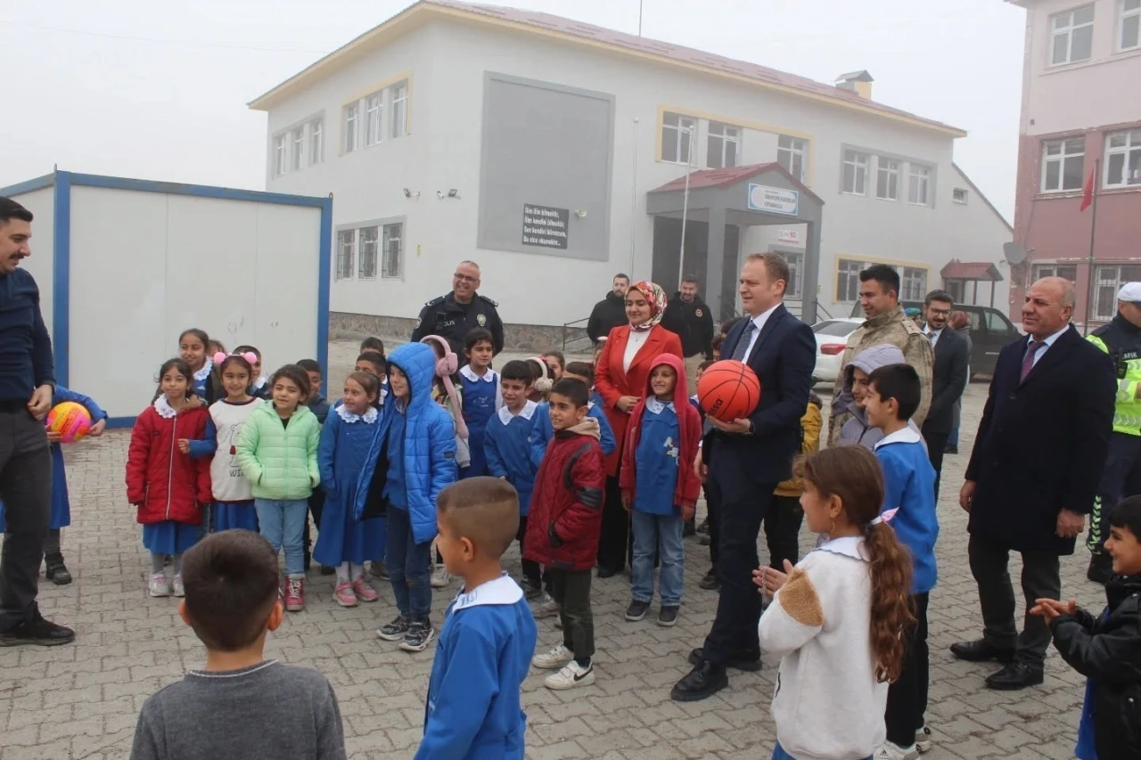 Kaymakam Koşansu: "Eğitime ve spora yatırım, geleceğe yatırımdır’’
