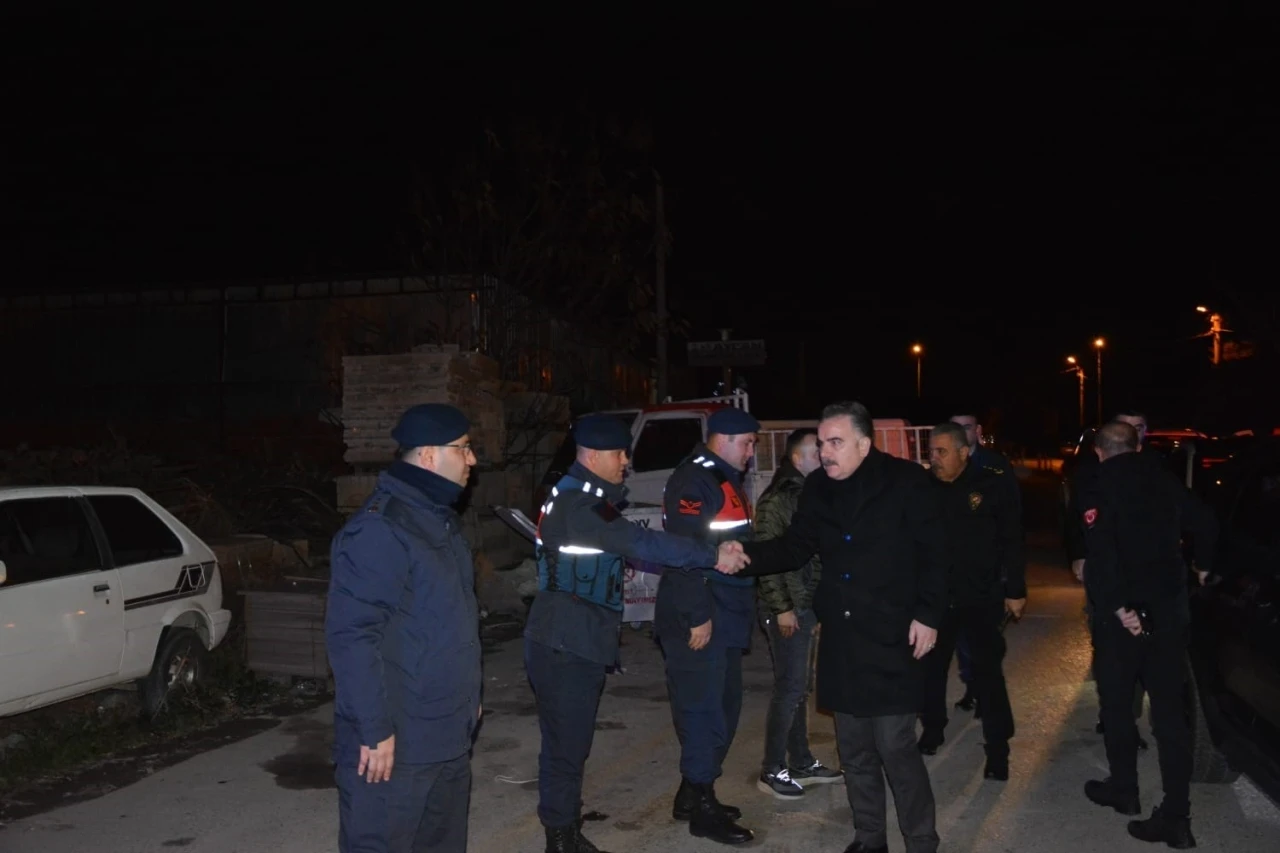 Kaymakam Odabaş yeni yılda g&ouml;rev başındaki personeli yalnız bırakmadı
