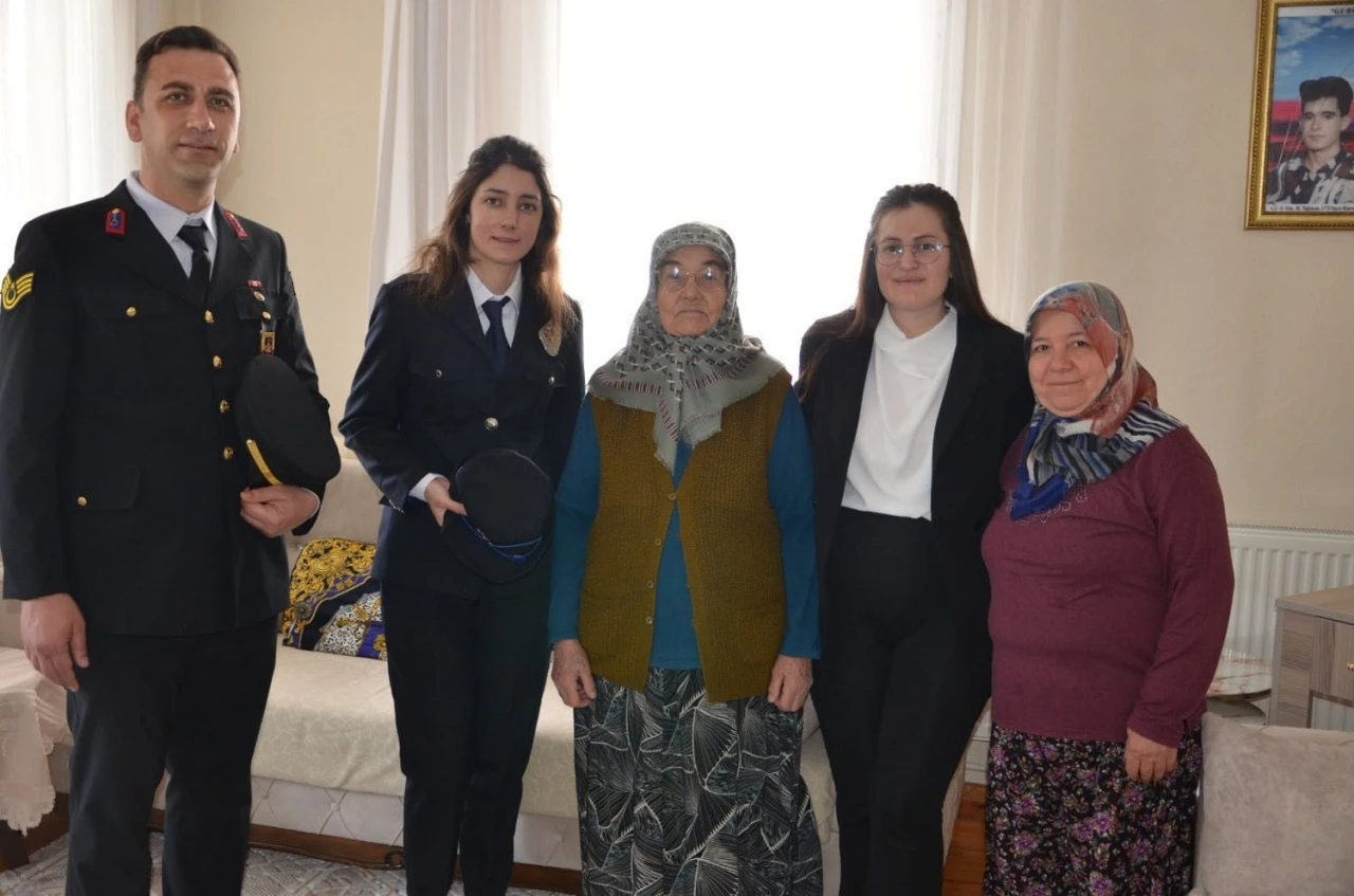 Kaymakam Özdemir’den şehit annelerine anlamlı ziyaret
