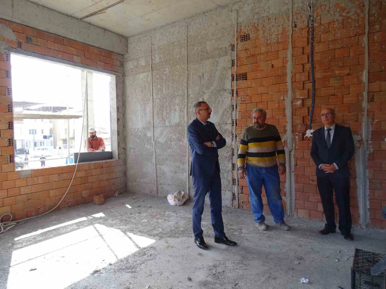 Kaymakam Özderin Aliçetinkaya İlkokulu inşaatı ziyaret etti