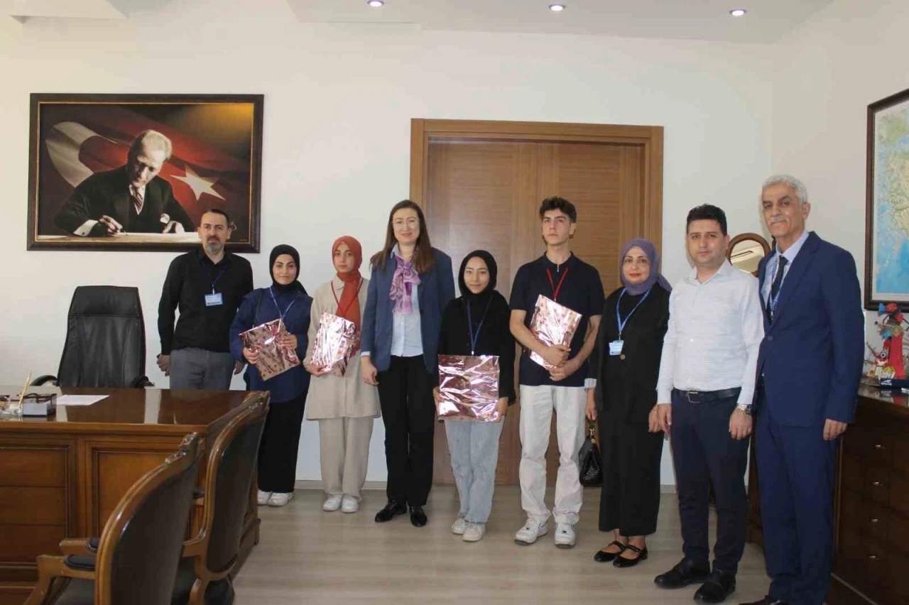 Kaymakam Polat, başarılı öğrencileri ağırladı
