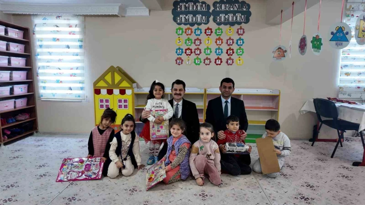 Kaymakam Yılmaz&rsquo;dan 4-6 yaş Kur&rsquo;an kursuna ziyaret
