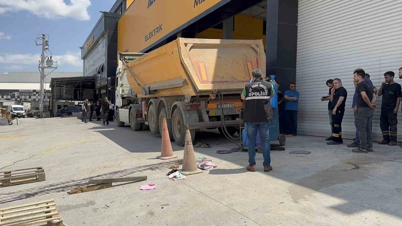 Kaynak sırasında damper kapağının kapanması ile kafası ezilen şoför hayatını kaybetti
