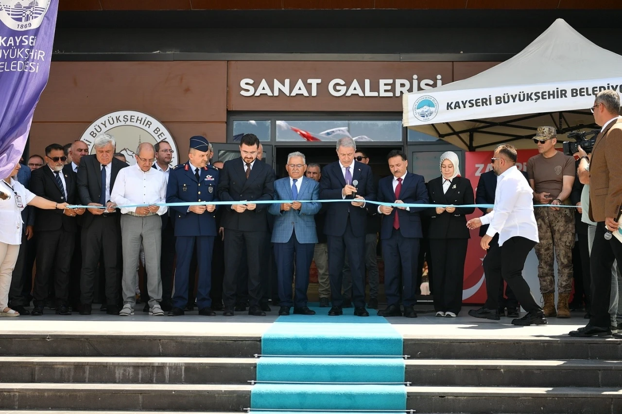 Kayseri Büyükşehir, 15 Temmuz’un ruhunu sanatla anlattı: ‘Zaferin Adı Türkiye’ sergisi açıldı