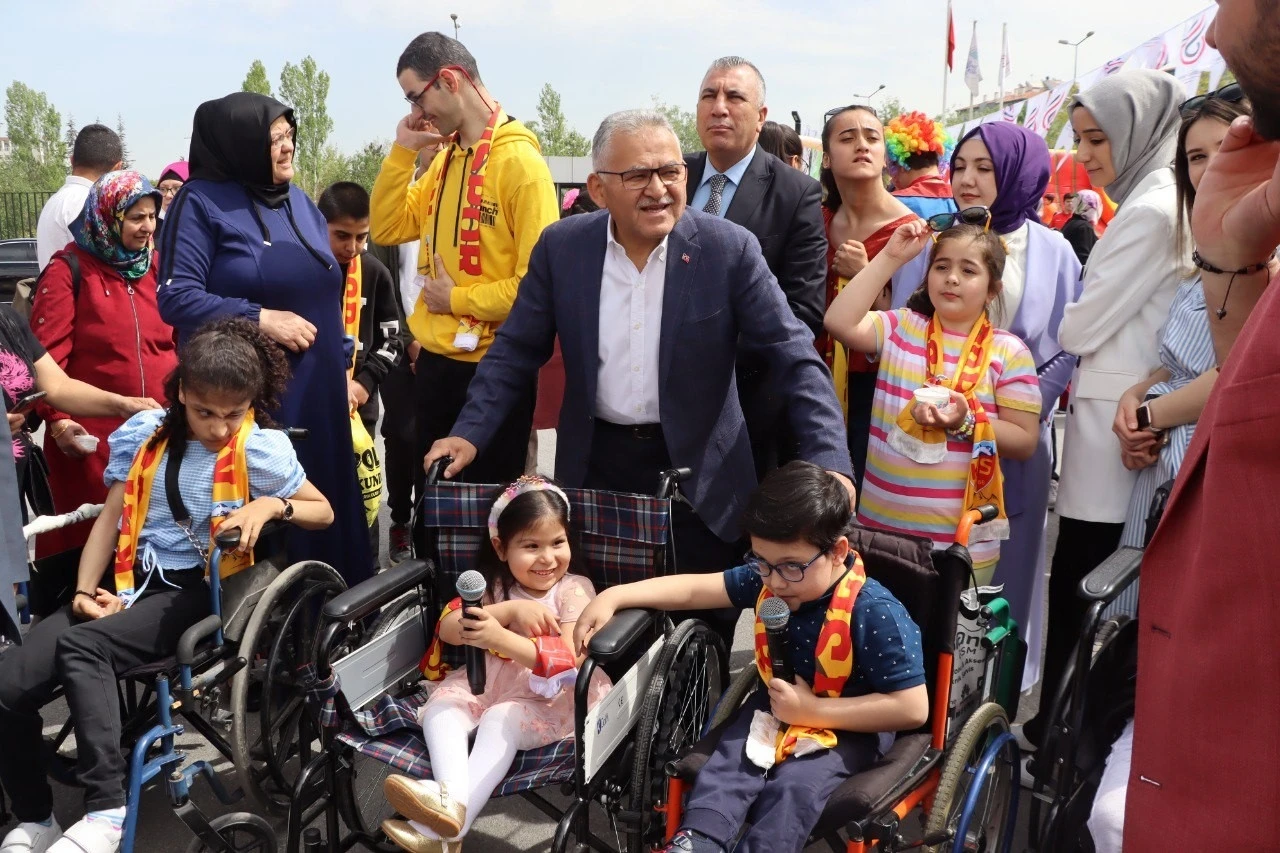 Kayseri Büyükşehir’den güvenli ve engelsiz hizmetler