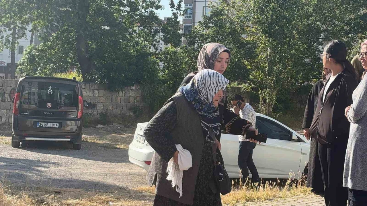 Kayseri&rsquo;de 12 katlı binanın g&ouml;revli dairesinde yangın
