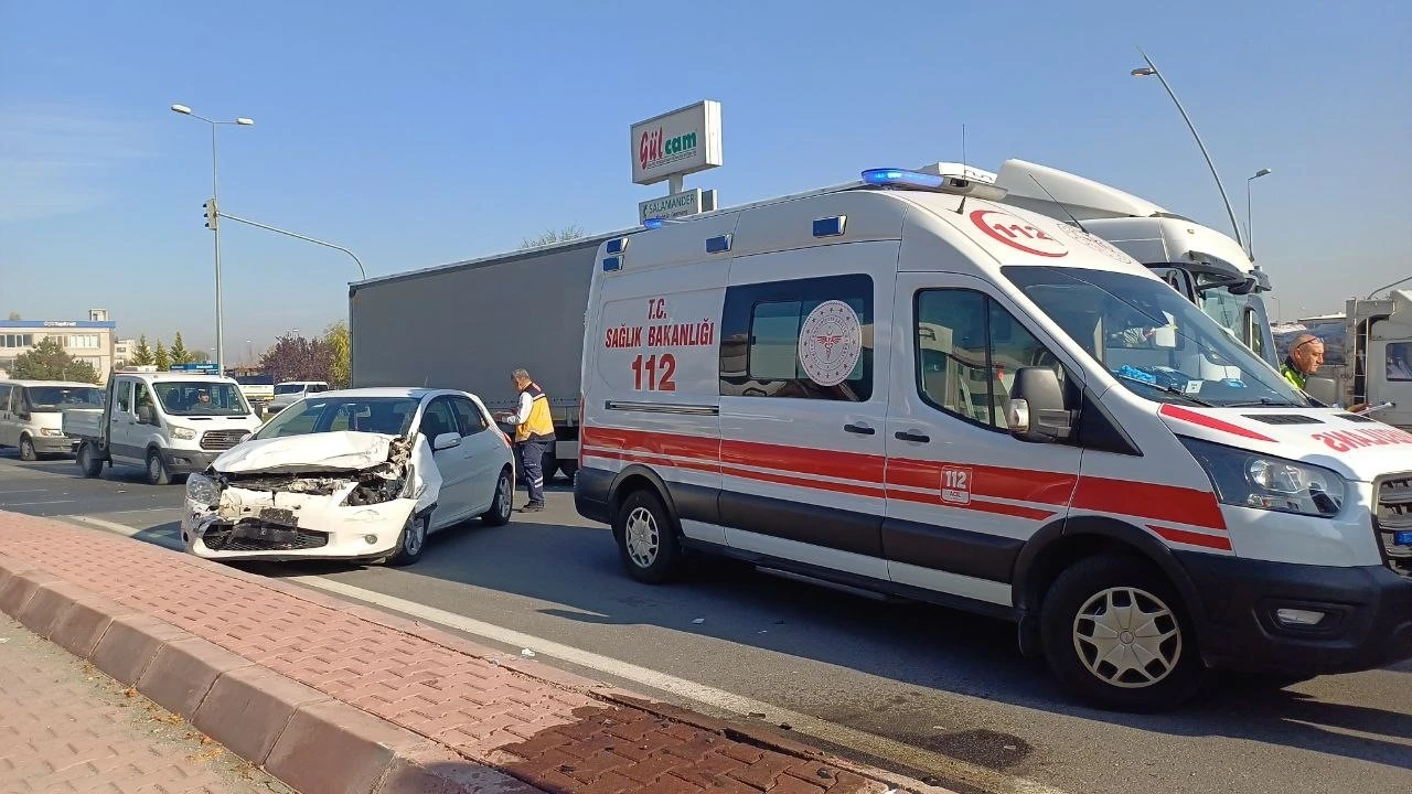 Kayseri’de 5 araç birbirine girdi: 5 yaralı
