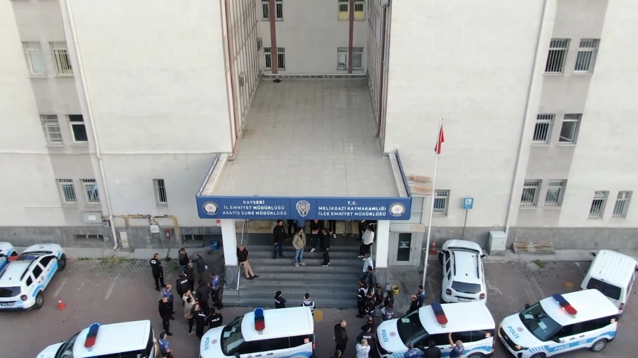 Kayseri’de 84 polis ile aranan şahıslara operasyon: 23 gözaltı

