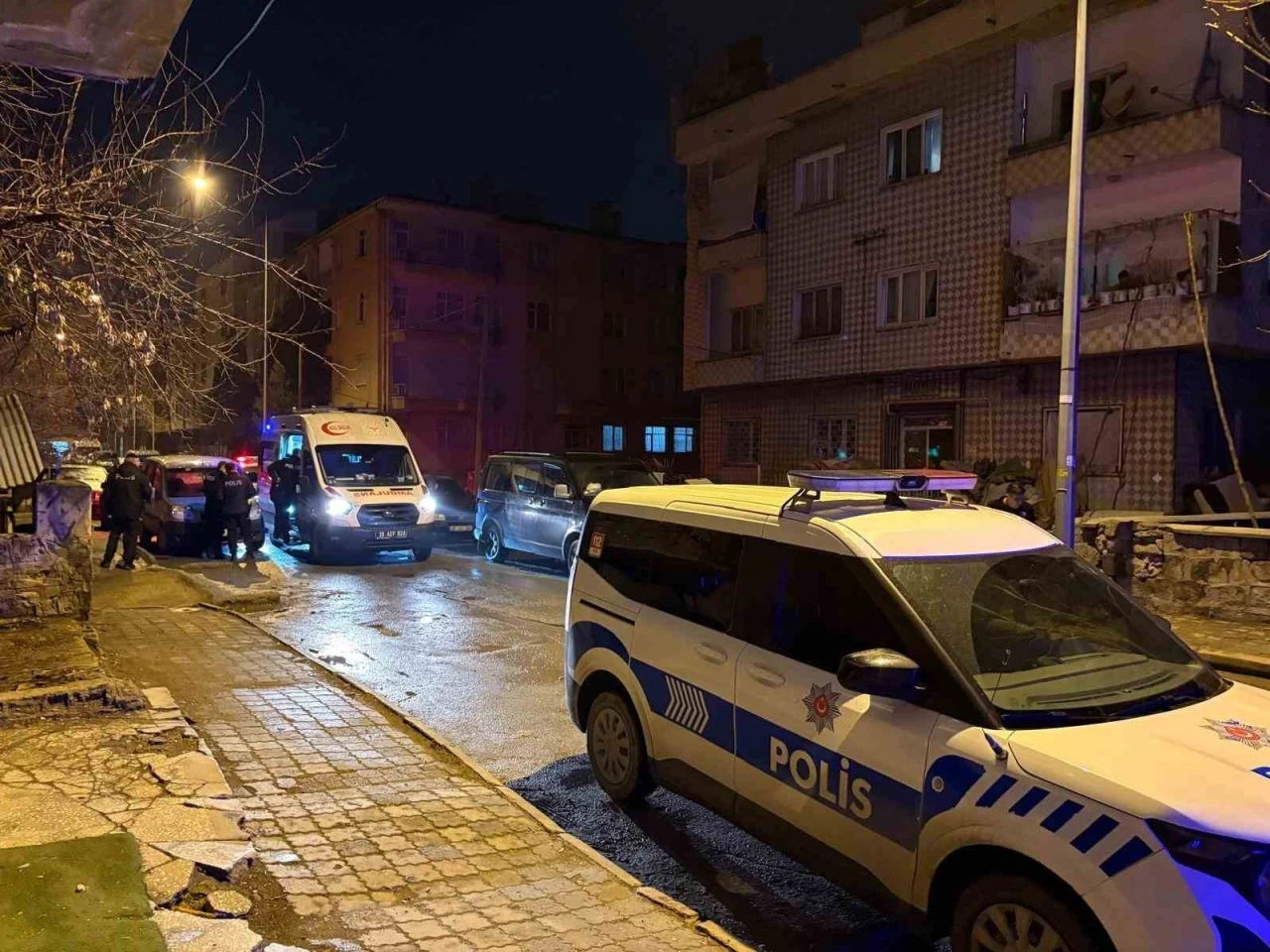 Kayseri&rsquo;de bir kişiyi bı&ccedil;aklayarak yaralayan &ccedil;ocuk yakalandı
