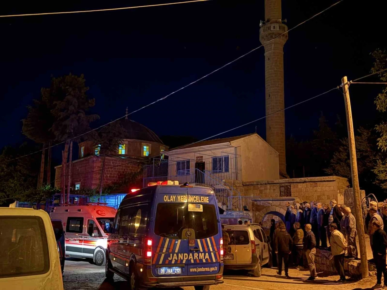 Kayseri&rsquo;de cami cemaatine bı&ccedil;aklı saldırı: 2 &ouml;l&uuml;
