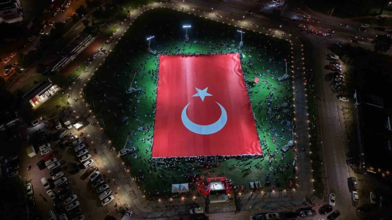 Kayseri&rsquo;de d&uuml;nyanın en b&uuml;y&uuml;k T&uuml;rk bayrağı a&ccedil;ıldı
