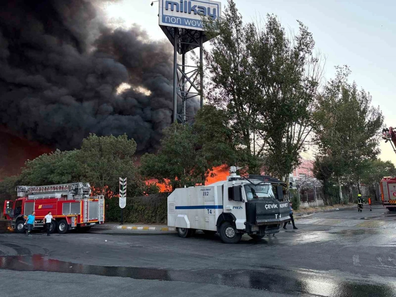 Kayseri’de fabrika yangını: Çok sayıda ekip müdahale ediyor