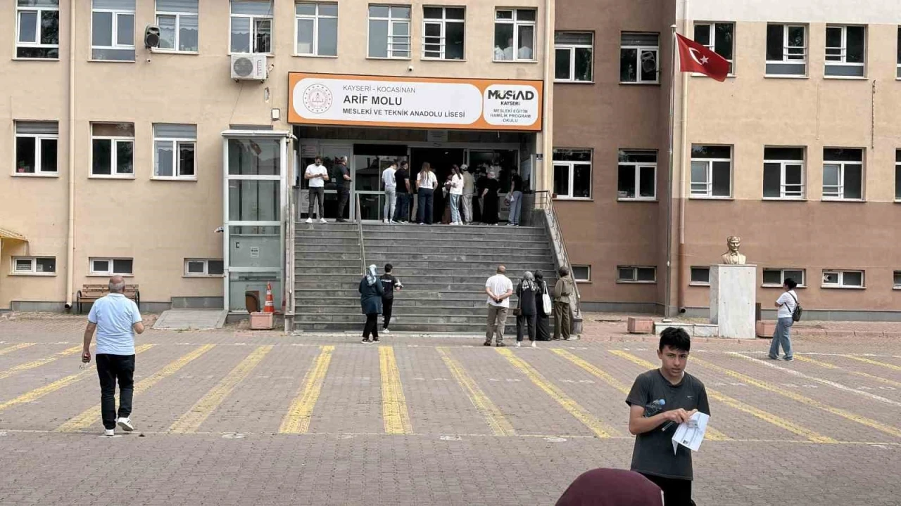 Kayseri&rsquo;de LGS heyecanı başladı
