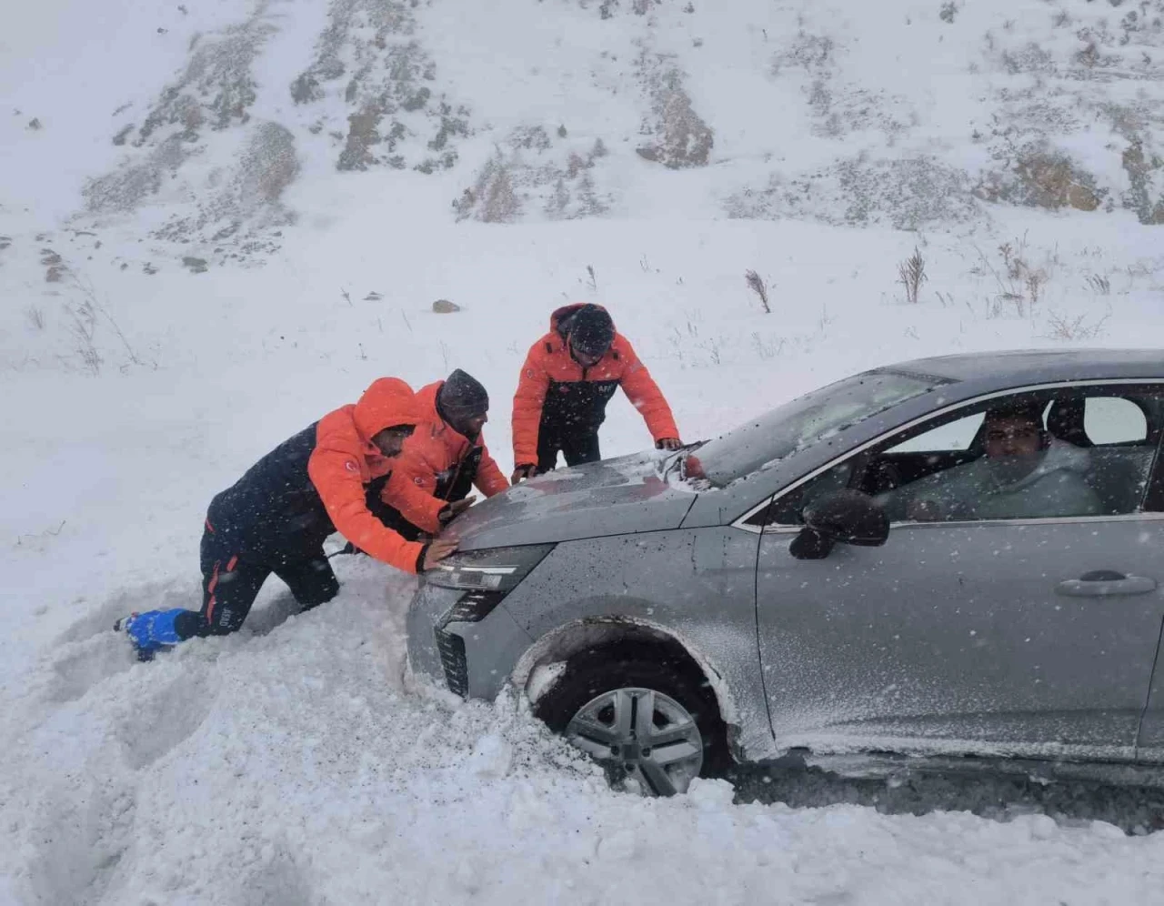 Kayseri&rsquo;de mahsur kalan 117 kişi kurtarıldı

