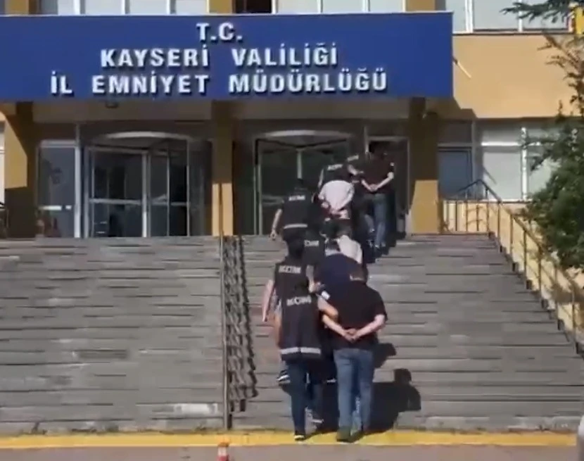 Kayseri&rsquo;de sigara ka&ccedil;ak&ccedil;ılarına operasyon: 4 g&ouml;zaltı
