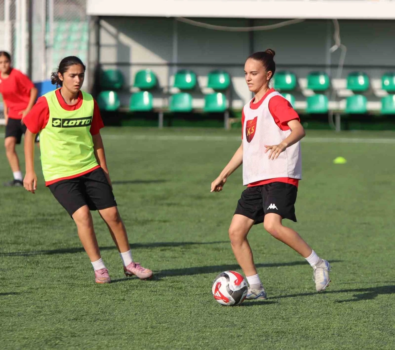 Kayseri Kadın Futbol Kul&uuml;b&uuml;, S&uuml;per Lig&rsquo;e hazırlanıyor
