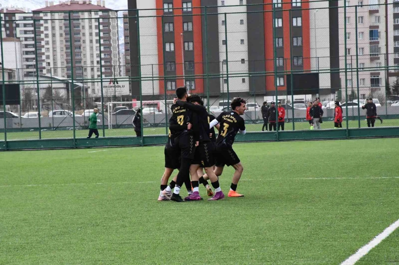 Kayseri &Uuml;lk&uuml;spor lideri devirdi
